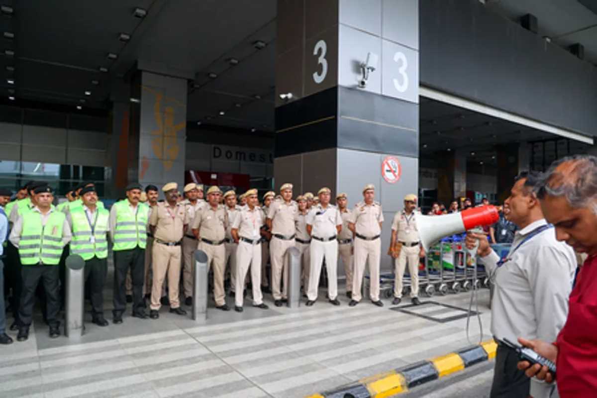 भारत-पाक तनाव के मद्देनजर झारखंड में अलर्ट, सार्वजनिक स्थलों और औद्योगिक प्रतिष्ठानों में सुरक्षा सख्त